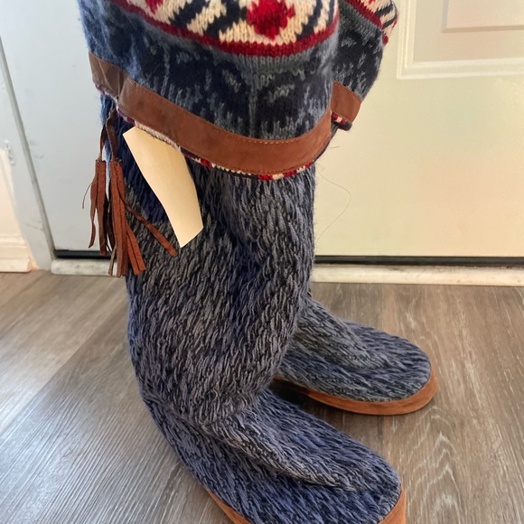 Slippers - Picture 3 of 3